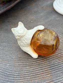 Avon Vintage porcelain Cat Figurine with Amber Glass Perfume bottle