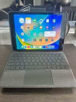 iPad 9th generation with Logitech Combo Touch Keyboard