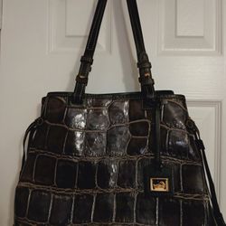 Dooney  & Bourke  Large Purse ( Eggplant Color )
