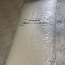 BRAND NEW KING SIZE MATTRESS PILLOW AND SHEETS 