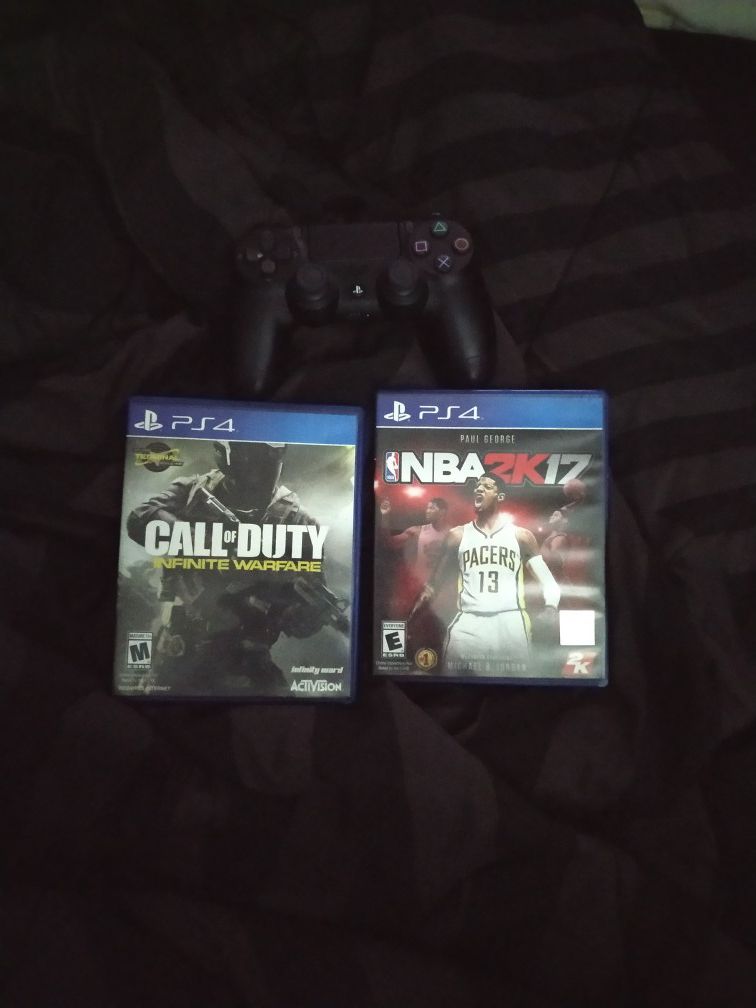 PS4 controller, 2 games.