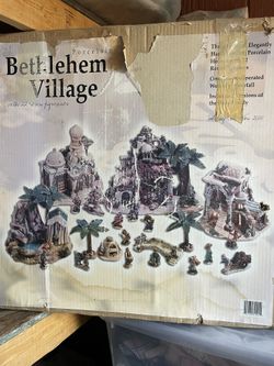 22 Piece Bethlehem Porcelain Village Set
