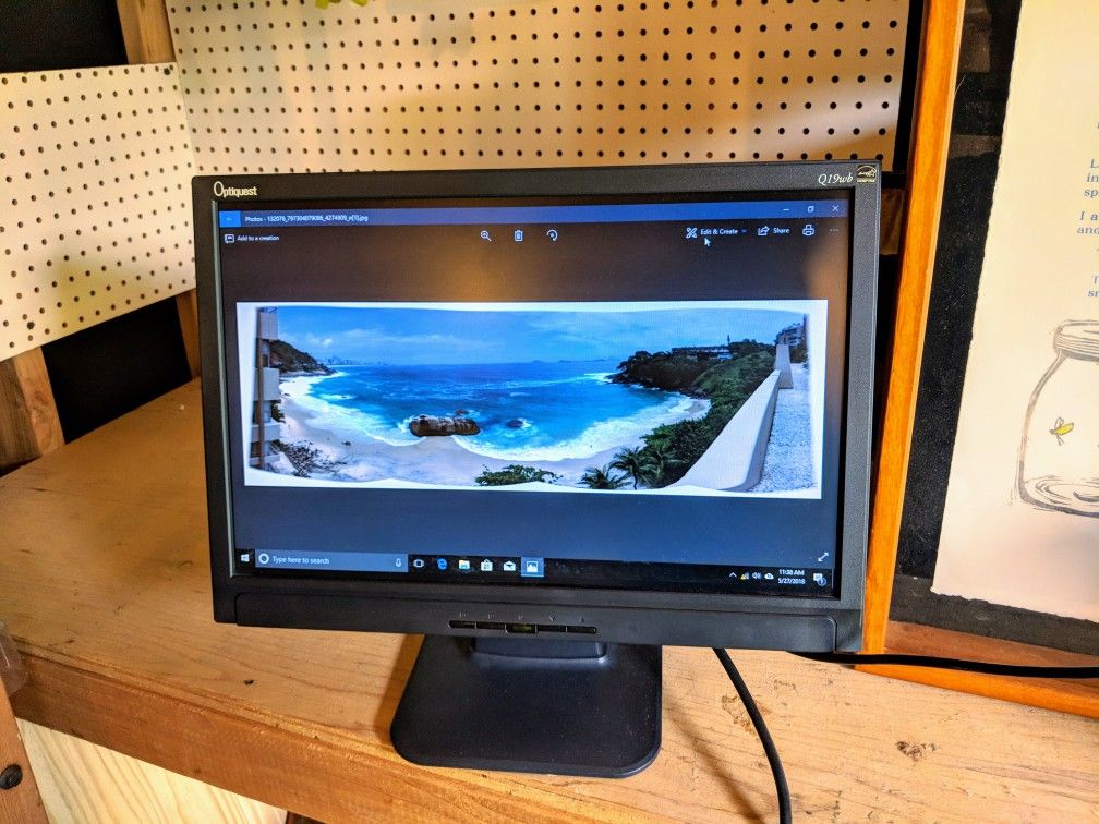 19" LCD computer monitor