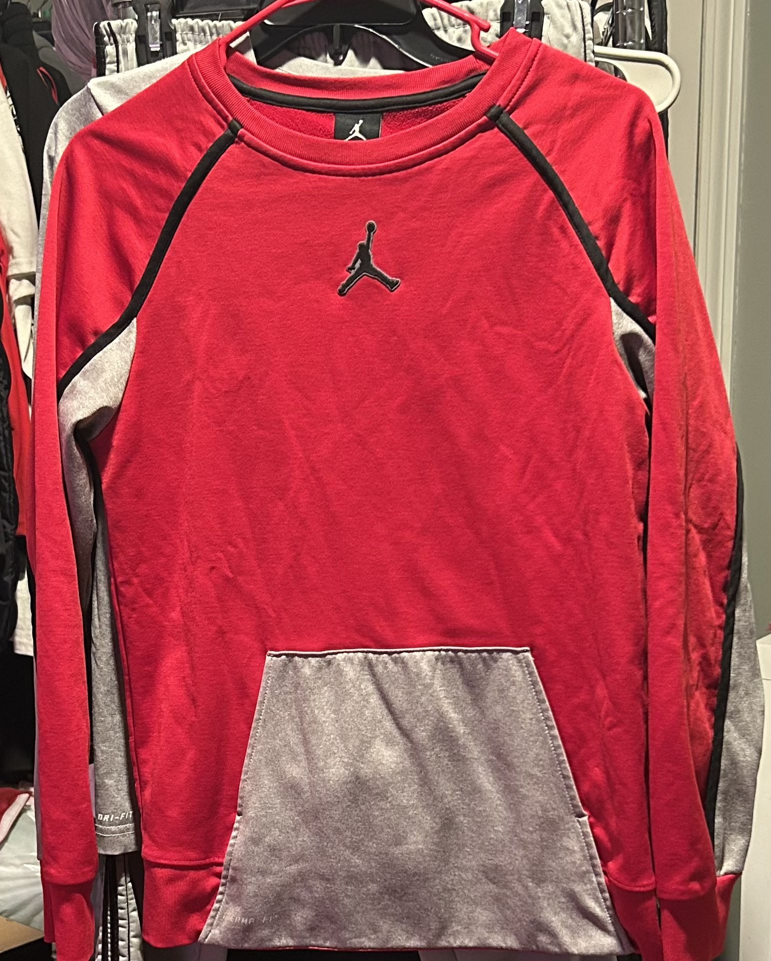 NIKE THERMA-FIT Air Jordan Size 13-15 YRS Boys Red Fleece Lined Sweatshirt 977