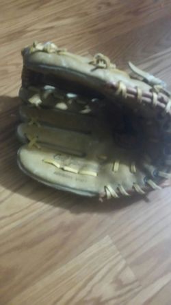 Nice Spalding Lefty glove for baseball👫