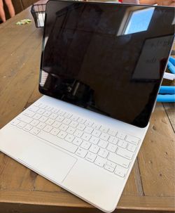 Apple Ipad Pro 12.9 5th Gen 256gb FOR SALE $450