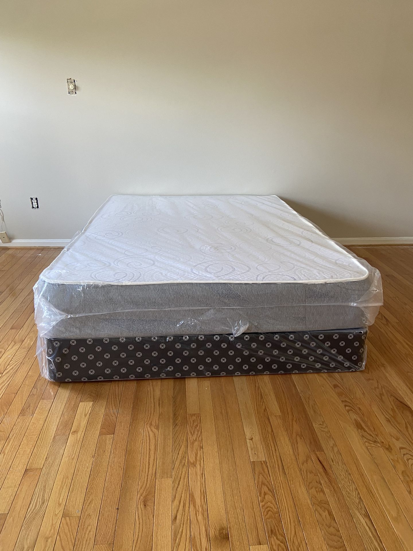 Queen Mattress Come With Free Box Spring - Free Delivery 🚚 Today To Reasonable Distance