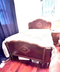 Bedroom Set - Complete Suite !!
