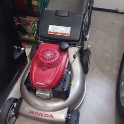 Super Nice Honda Hrr216 Self-propelled Lawn Mower With Blade Stop