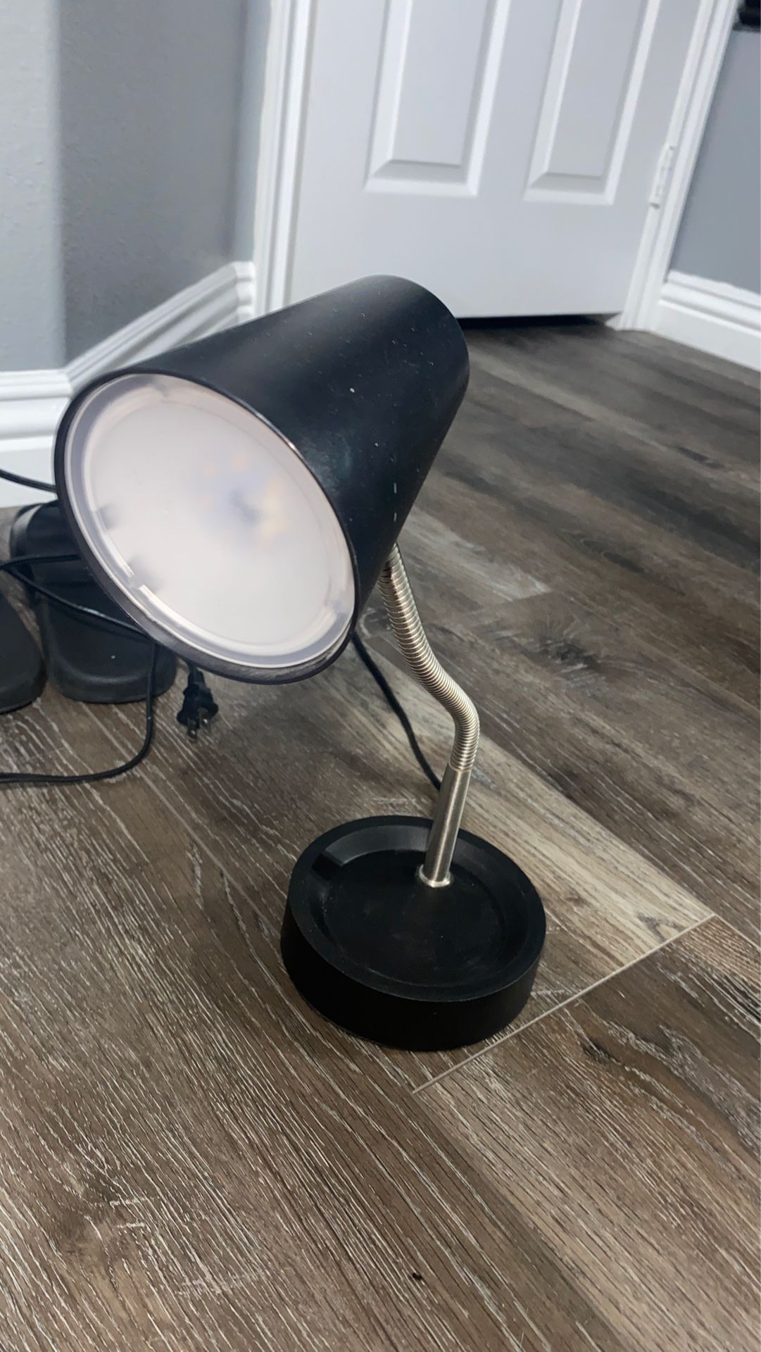 Desk lamp with adjustable stem