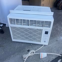 GE - 150 Sq. Ft. 5,000 BTU Window Air Conditioner -