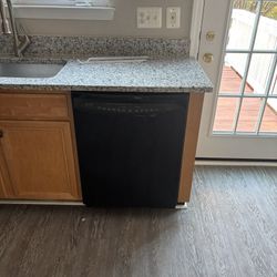 GE Dishwasher – Great Working Condition