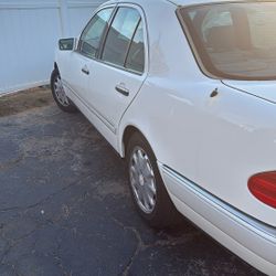 1996 Mercedes-Benz E-Class