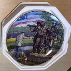 TOUCHING THE MEMORY" A NUMBERED COLLECTOR'S PLATE FOR THE FRANKLIN MINT, *READ THE DESCRIPTION*