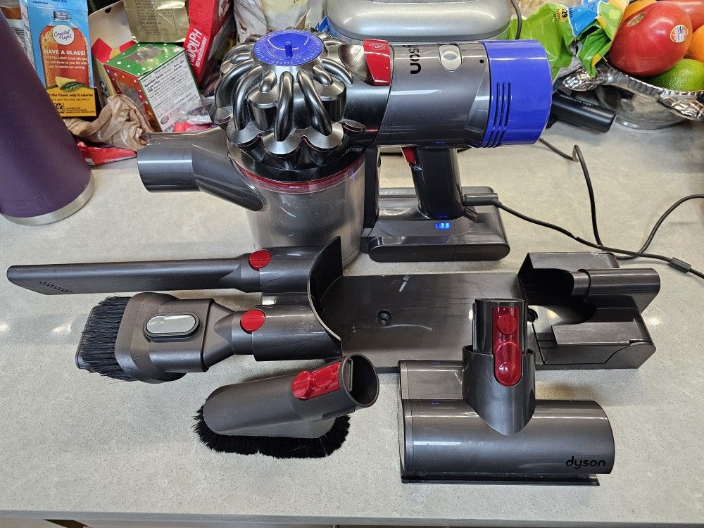 Dyson V8 Cordless Vacuum 