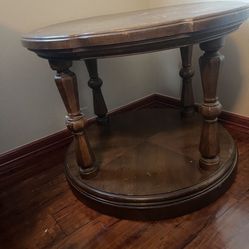 Vintage Wood Heavy Side Table İn Great Condition, Just Need To Refinish Top