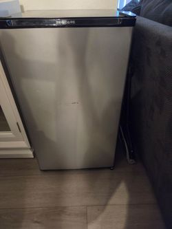 Mini fridge