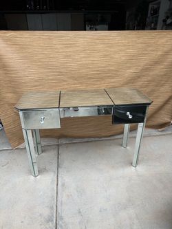 Mirrored Makeup Vanity Table 47"D × 18"W x 31"H