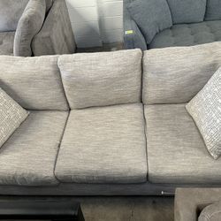 Love Seat With Accent Pillows 