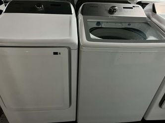 Samsung (5.4 cu.ft.) Top load washer and (7.4cu.ft.) electric dryer laundry pair.