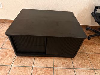 Coffee table with lift up top