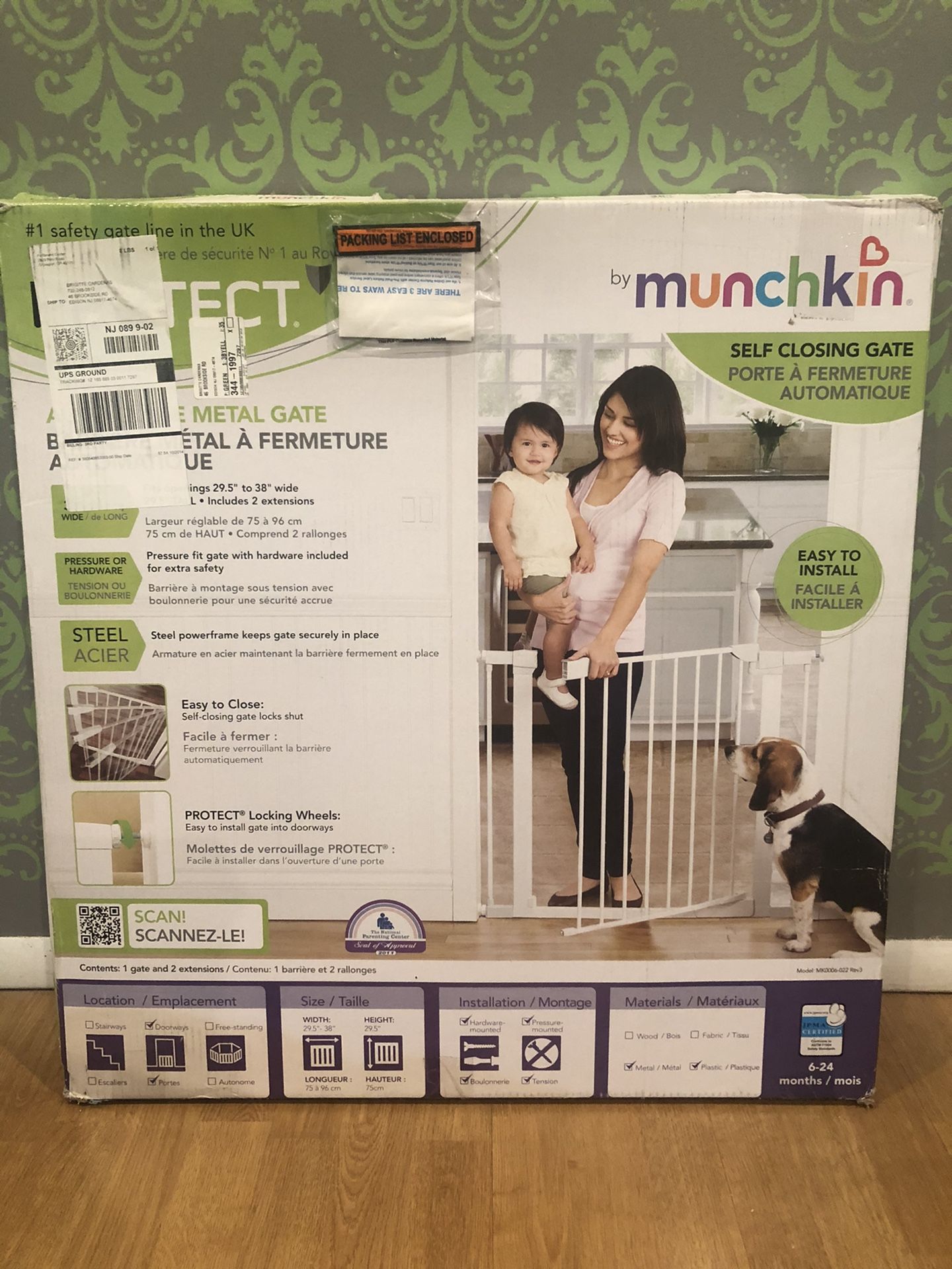 Munchkin self closing gate white