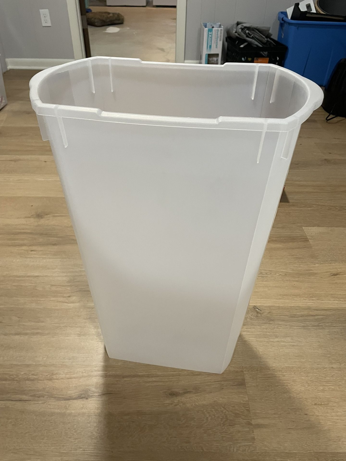 Sterlite Gift Wrapping Container