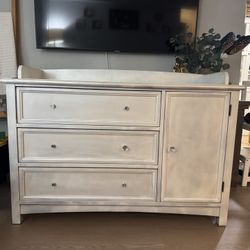 Dresser/Changing Table