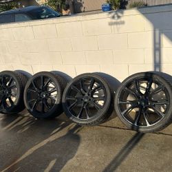 Dodge Charger / Challenger 	•	Chrysler 300 	•	Chevy Tahoe / Suburban 	•	GMC Yukon 	•	Ford Explorer Rims 