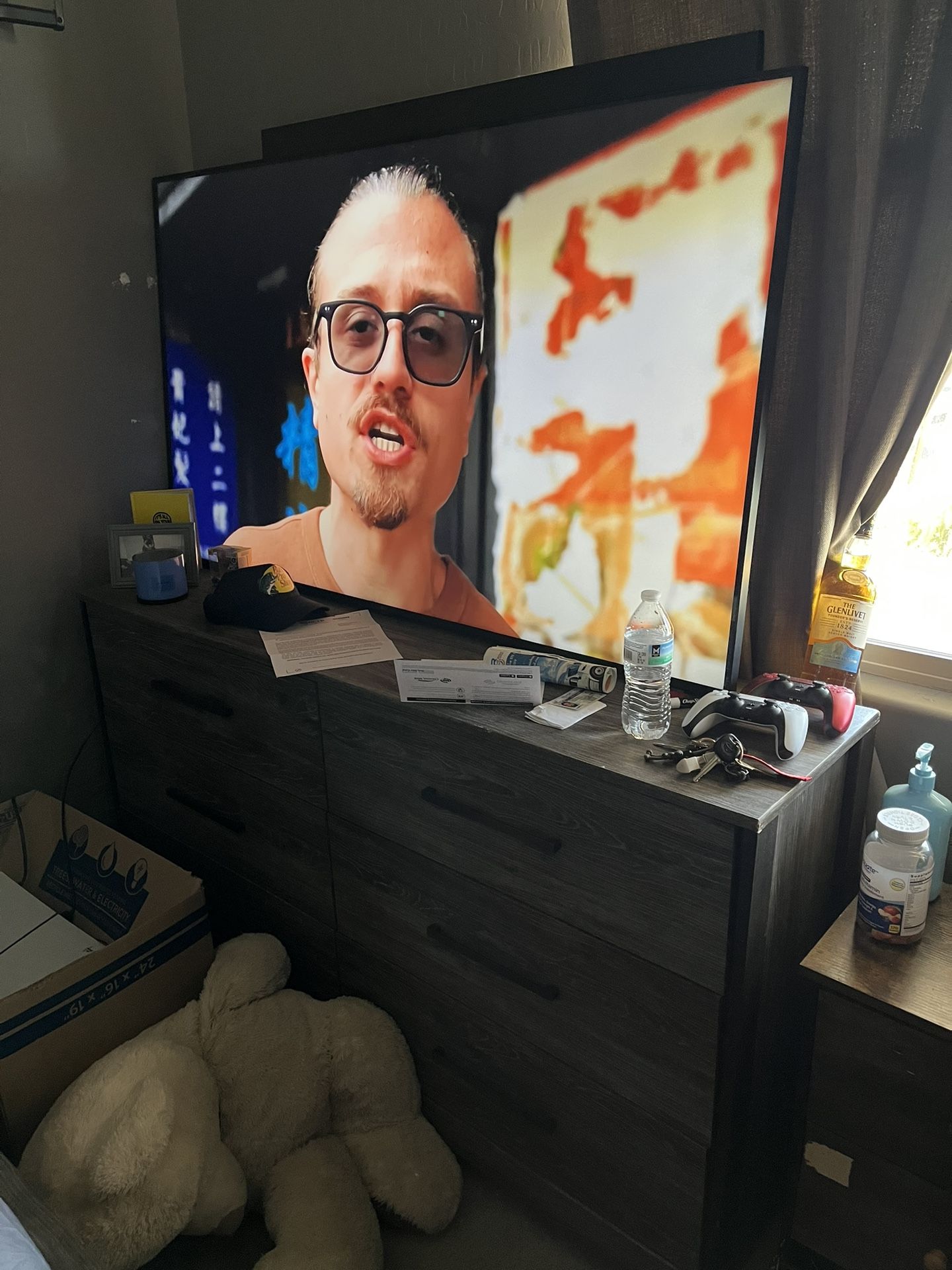 Dresser With Mirror Attached