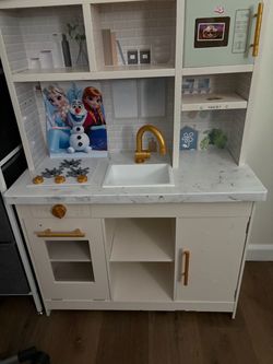 Play kitchen