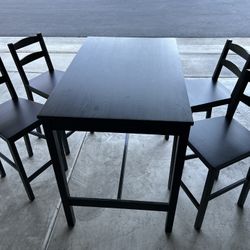 Bar Table And Bar Stools 