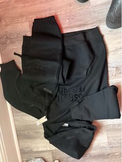 Black essentials set