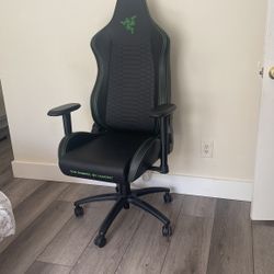 Razer Iskur x 