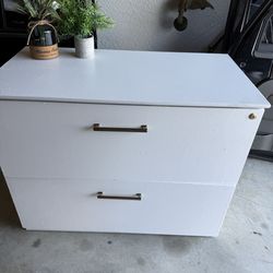 Dresser/Chest