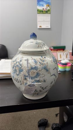 Ceramic ginger jar