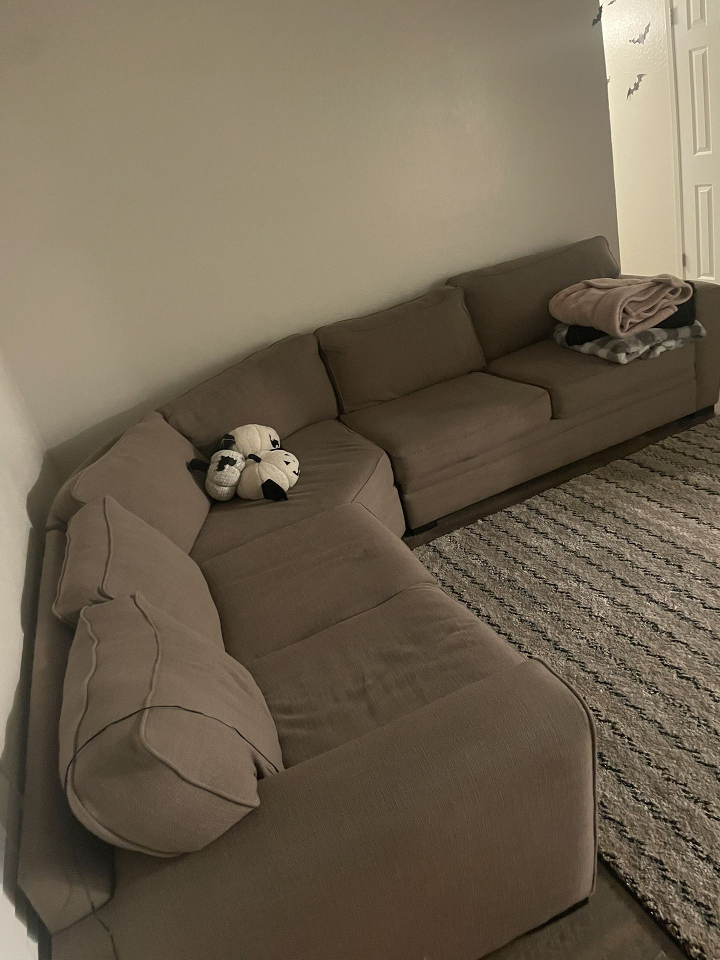 Beige Pull Out Couch
