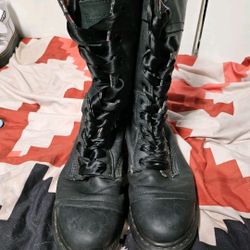 Dr. Martens Womens Size 10