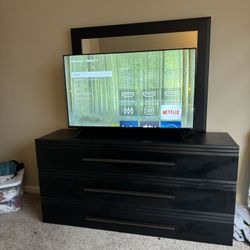 55 Inch TV w/ remote