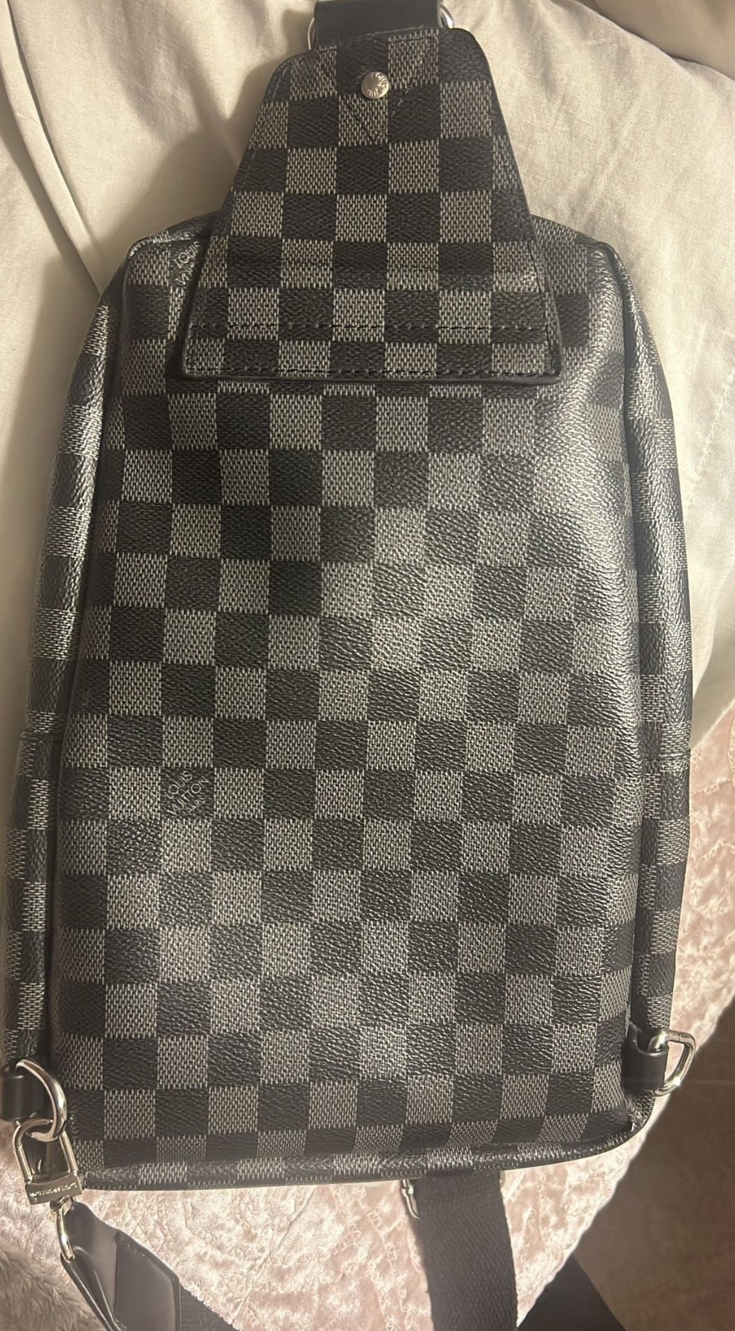 Louis Vuitton Avenue Sling bag 