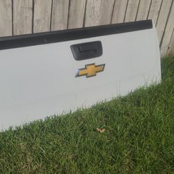 2007 to 2013 Silverado Sierra tailgate part
