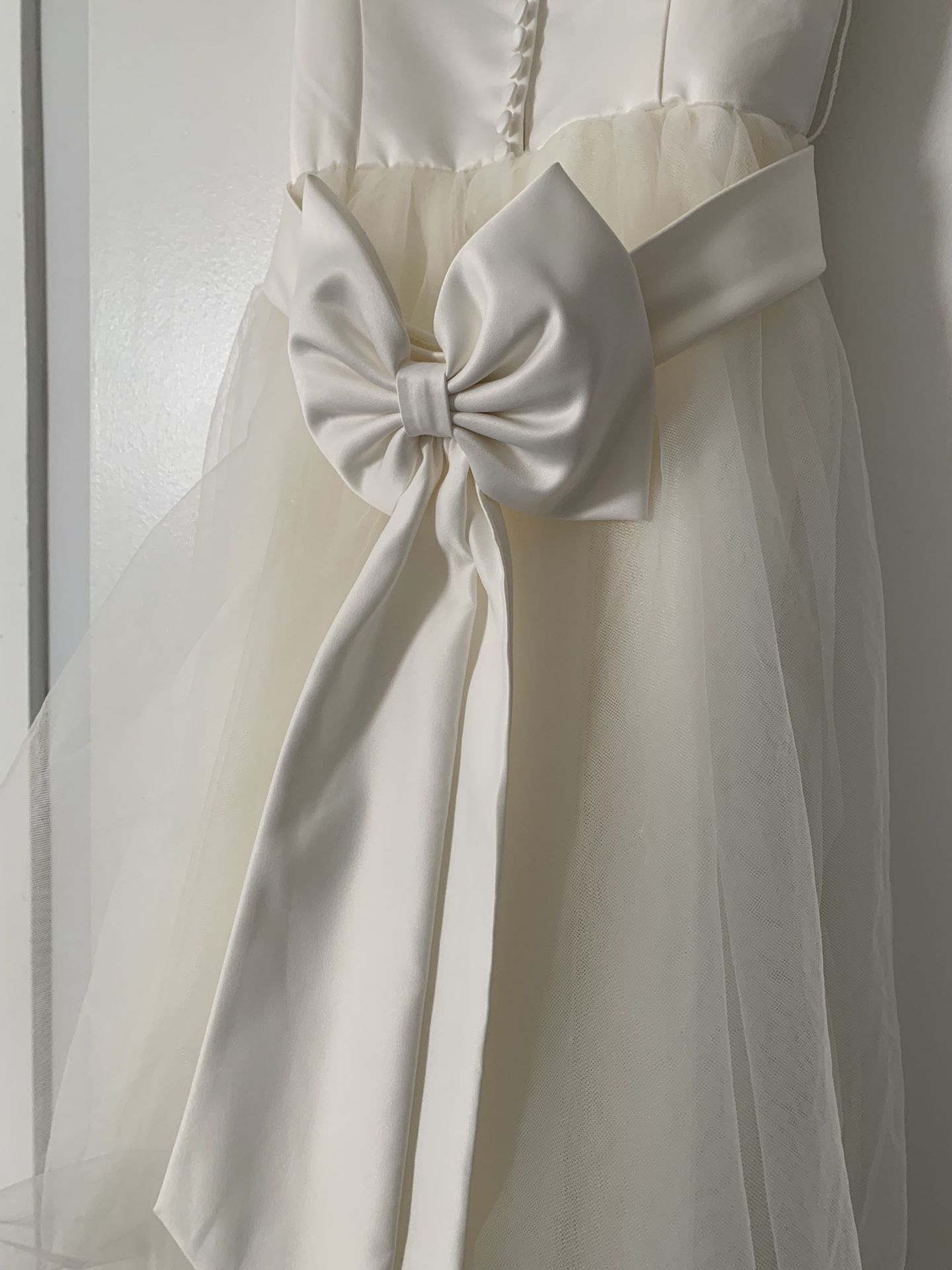 David’s Bridal cream Girl Dress Size 6