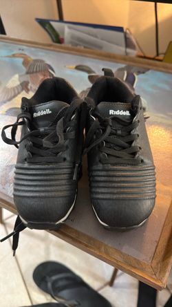 Cleats size 11y
