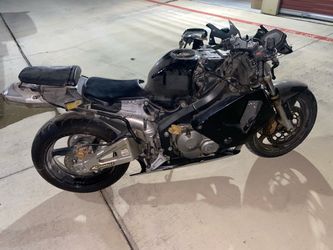 Sport Motorcycle – Stripped Fairing, Parts or Repair