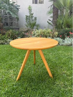 Side wood table