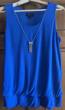 Top -Sleveless Top With Ornament