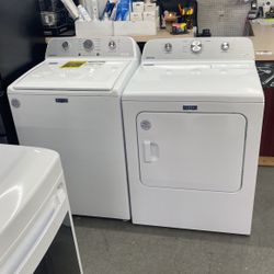 New Scrtach And Dent Maytag  Washer And Dryer Set 1 Year Warranty 
