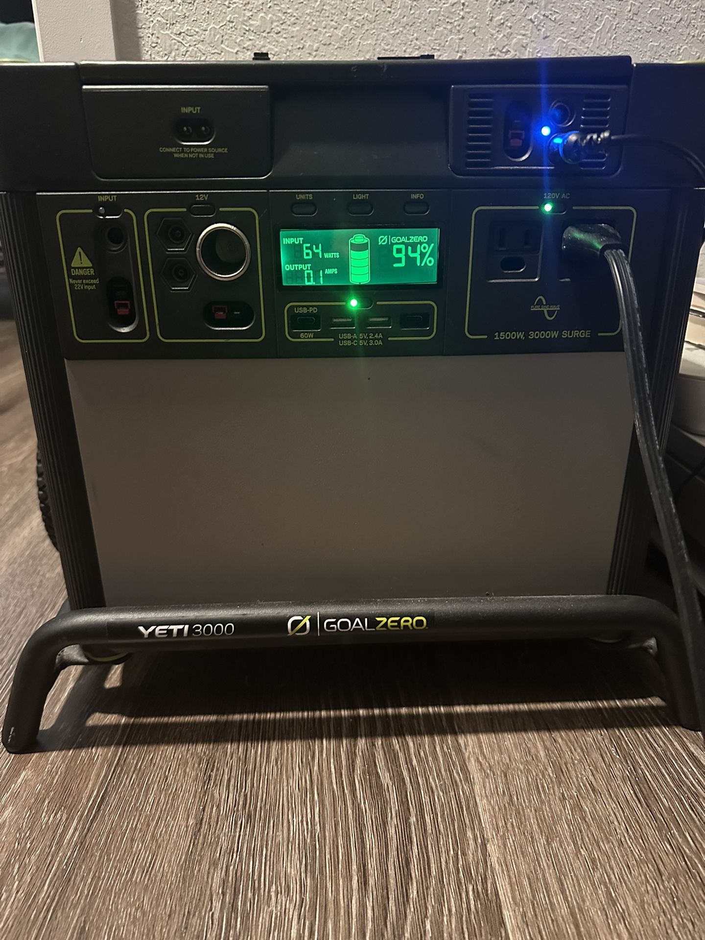 Goal Zero Yeti 3000 Solar Generator / Boulder 200 & 100 Briefcases