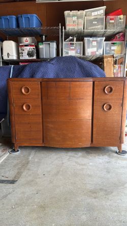 1930s Buffet