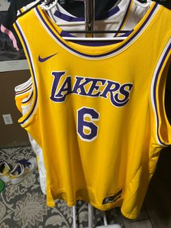 Nike 2xl Lakers LeBron James Jersey